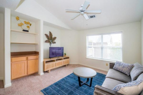 Viagem Attractive 1BR with Pool, Gym & Balcony